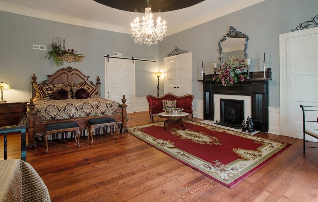 If you're heading to s a show at Schermerhorn Symphony Center, stay at our beautiful Nashville Bed and Breakfast