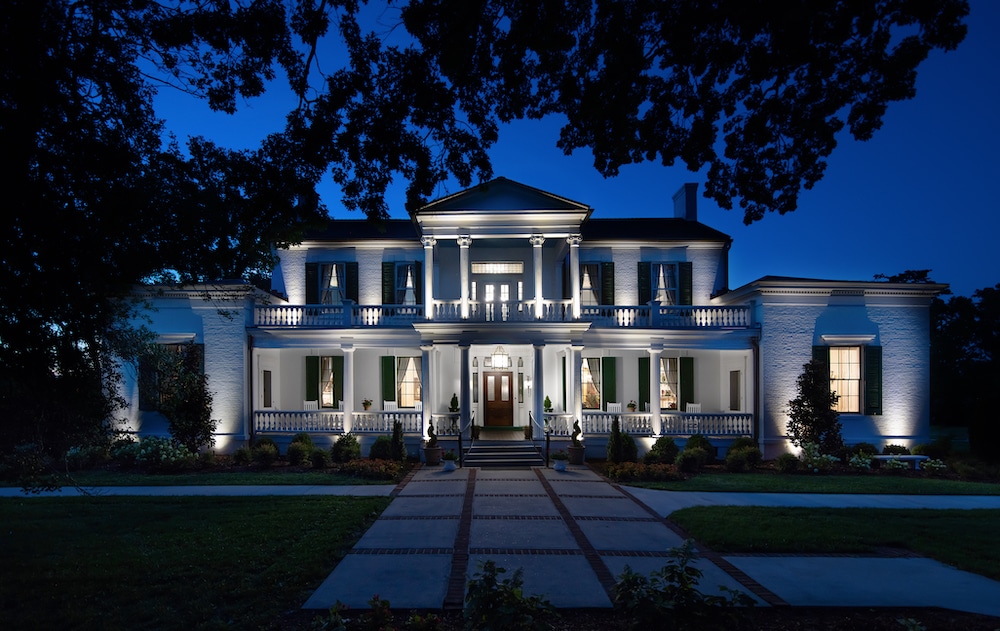 One of the Best Historic Nashville Hotels 1 Photo of the exterior of one of the best Historic Nashville Hotels at night