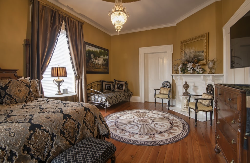 Romantic Getaway in TN at our luxurious bed and breakfast in Nashville