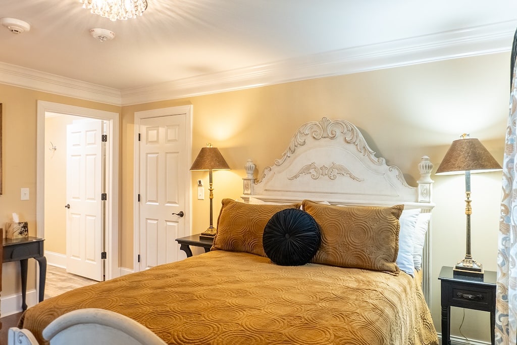 Plan Unique Romantic getaways in TN This Fall! / Fun activities in Nashville for Adults