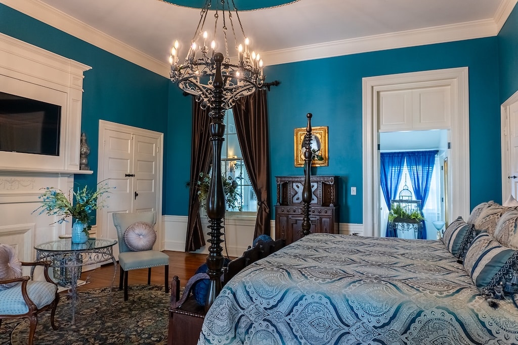 Whiskey Row in Nashville on Broadway